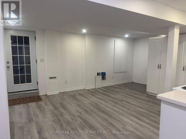 Building Photo - 20 Driscoll Dr