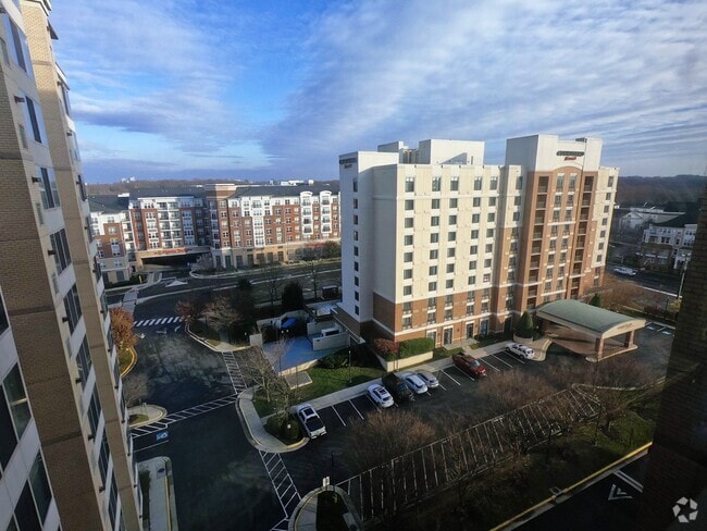 Building Photo - 2726 Gallows Rd
