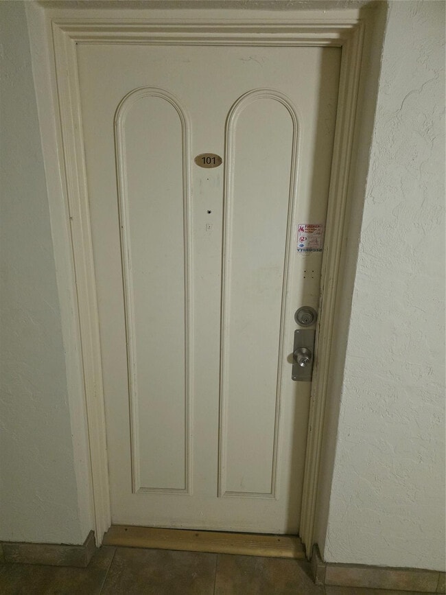 Foto del edificio - 251 S Cypress Rd