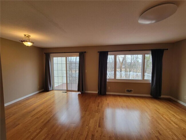 Building Photo - 9940 Cavell Ave S