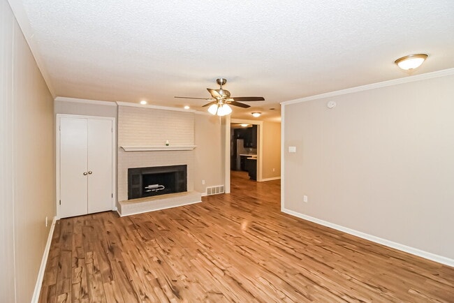 Foto del edificio - 938 Pheasant Hollow Dr