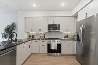Building Photo - Solaris Encinitas