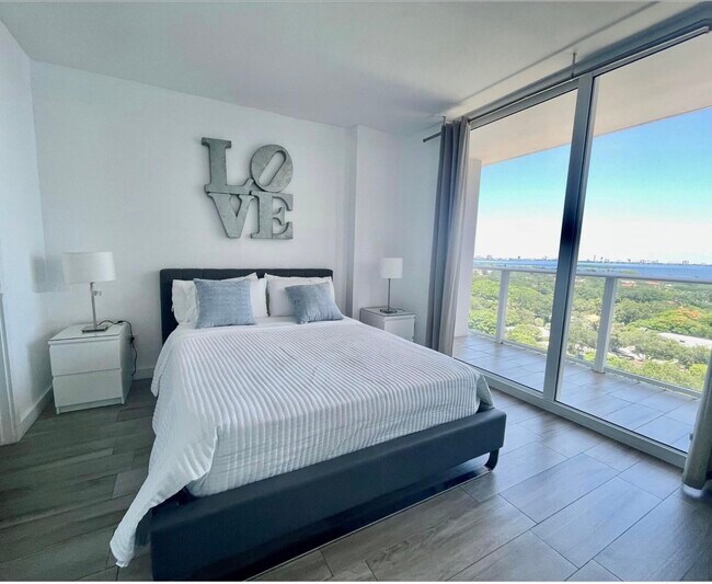 Foto del edificio - 4250 Biscayne Blvd