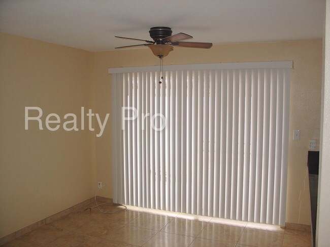 Building Photo - 52 Calle Monte Aplanado NW