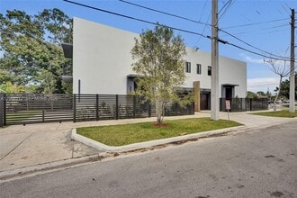 Building Photo - 2421 SW 16th Ter