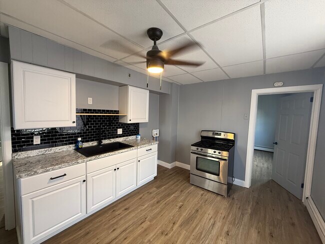 Kitchen - 97 Elk St