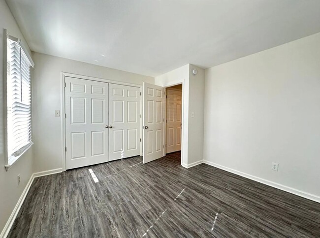 Foto del edificio - Newly Renovated Modern Townhomes, Move-in ...