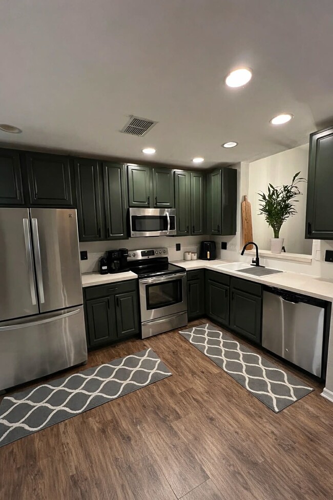 Foto del edificio - 7575 Meadow Lakes Dr