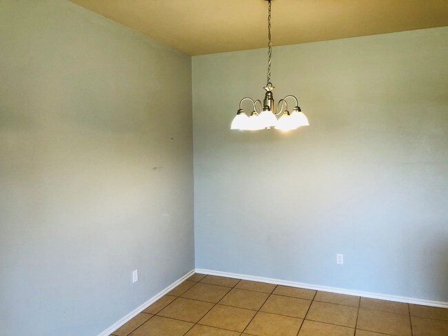 Building Photo - 3 bedroom, 2 bath with 2 car garage duplex...