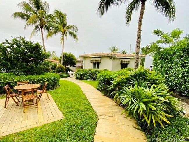 Building Photo - 60 SW 30th Rd