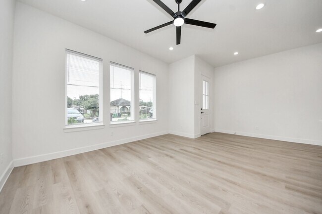 Foto del edificio - 8324 Corinth St