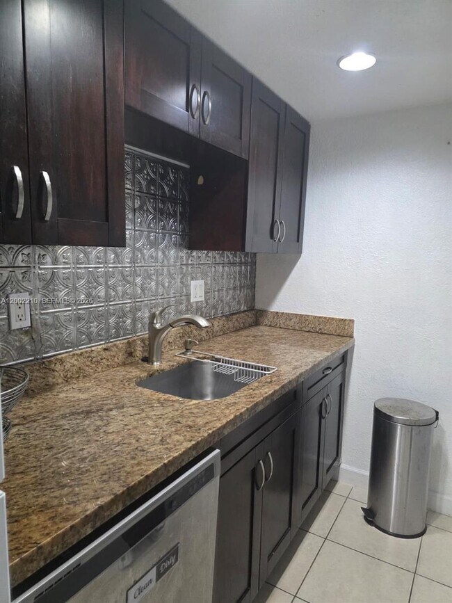 Foto del edificio - 5055 NW 7th St