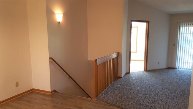 Building Photo - 1822 Deerhaven Ln NE