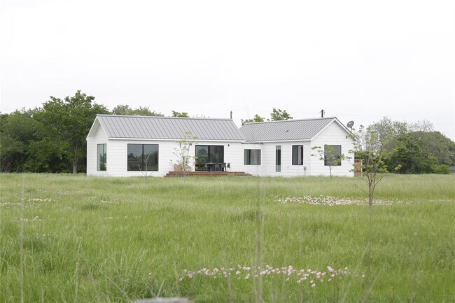 Foto del edificio - 8012 Schuster Rd