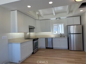 Building Photo - 212 Marine Ave