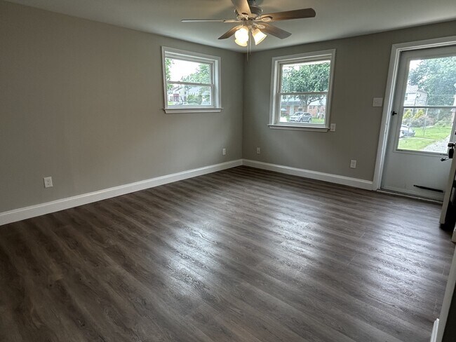 Living room - 2625 Parkside Ter