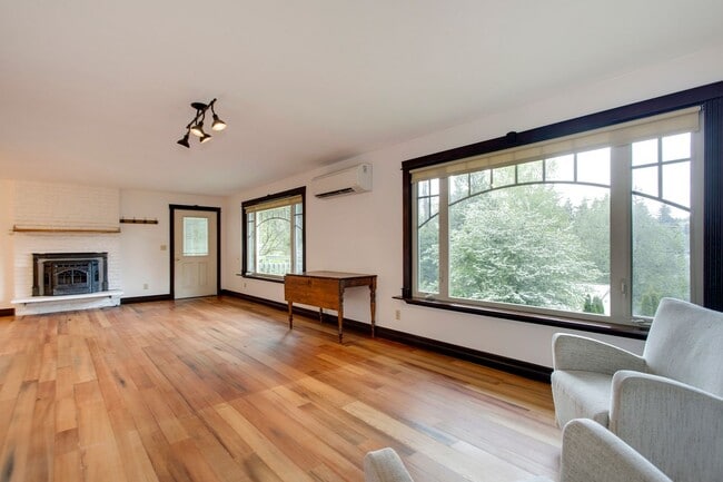 Foto del edificio - Charming House in Multnomah Village