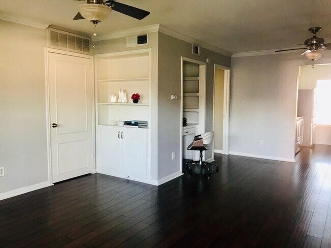 Foto del edificio - 845 Augusta Dr