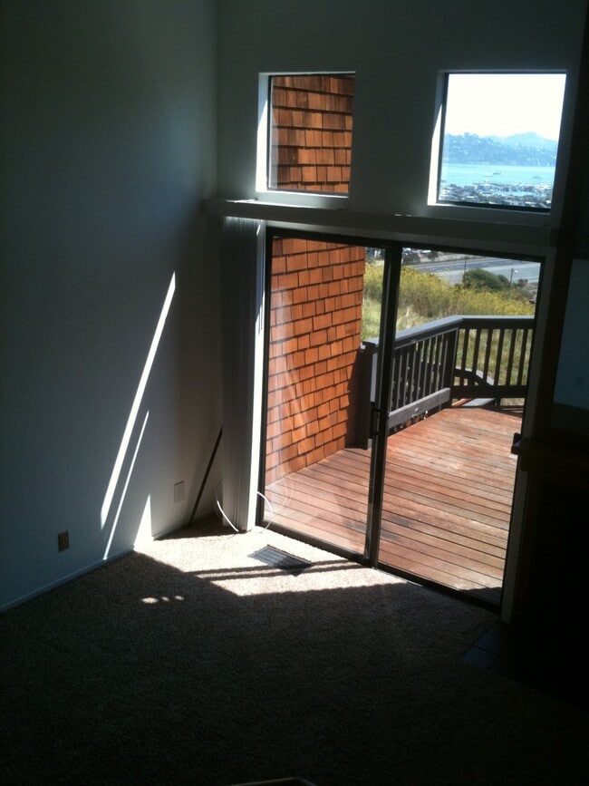 Deck - 145 Buckelew St