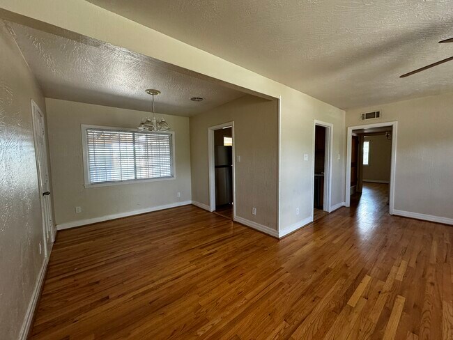 Foto del edificio - 4721 Skyway Ct SW