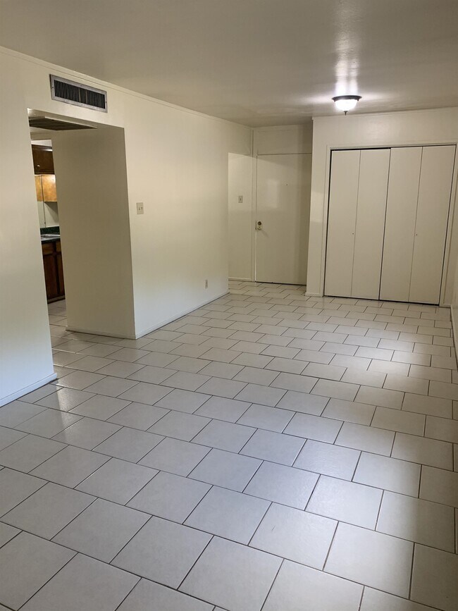 Foto del edificio - 1010 S College Rd