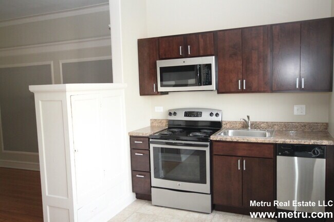 Foto del edificio - 805 W Cornelia Ave