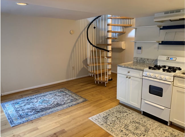 Kitchen, stairs - 1418 Hopkins St NW