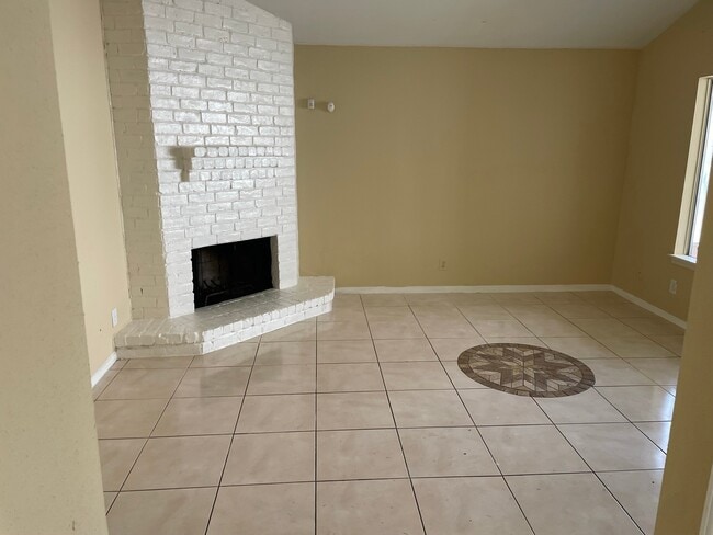 Building Photo - 12510 Manor Ct