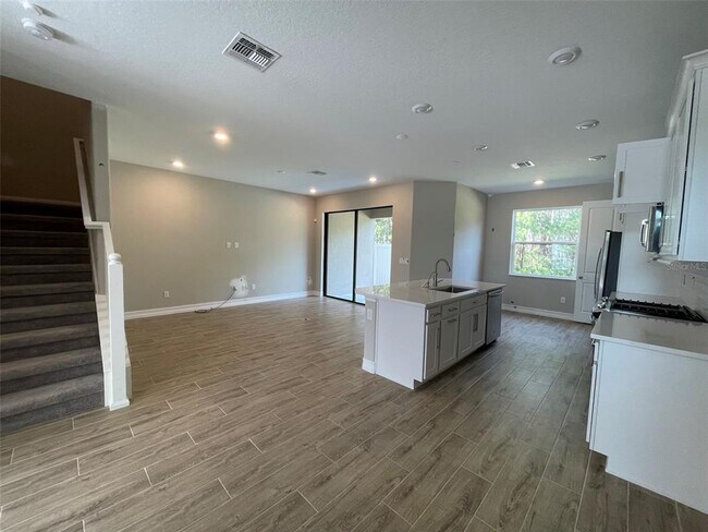 Building Photo - 5062 San Martino Dr