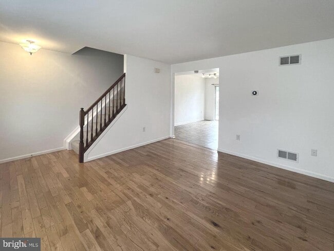 Building Photo - 513 Willow Ave