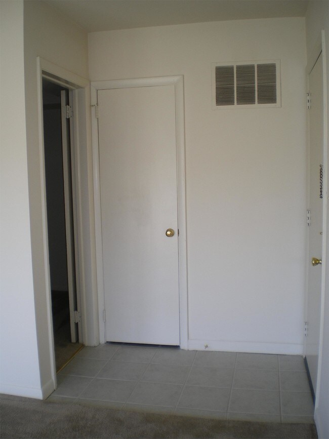 Building Photo - 903 Quarry Rd