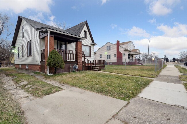Building Photo - REDUCED MOVE IN COSTS - Section 8 only - 2...