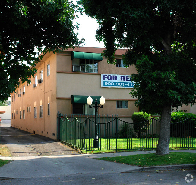 Building Photo - Vesta Villas