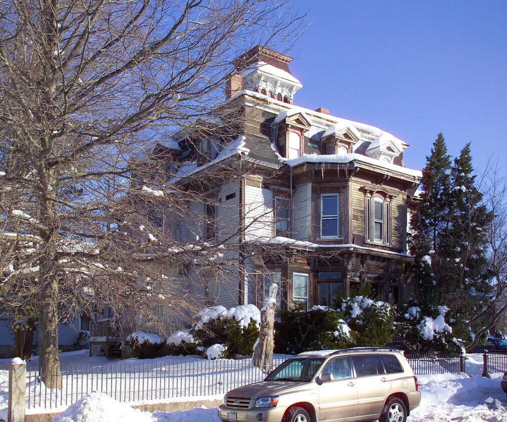 Building Photo - 344 French St