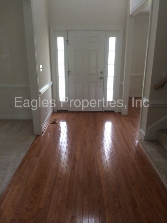 Building Photo - 124 W Raintree Ln