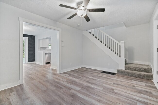 Foto del edificio - 2242 Manor Ave