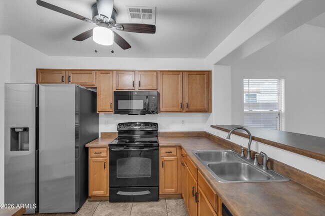 Foto del edificio - 1383 E Mayfield Dr