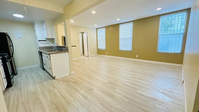 Foto del edificio - 2328 N Ontario St