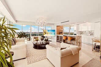 Building Photo - 2127 Brickell Ave