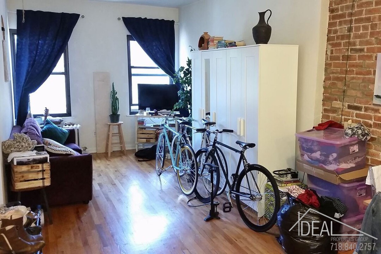 Primary Photo - No Fee Huge 2 Bedroom Close to Barclay Center