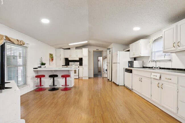 Foto del edificio - 121 Timber Ridge St