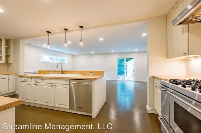 Building Photo - 3 br, 2.5 bath House - 3236 McKinley Stree...