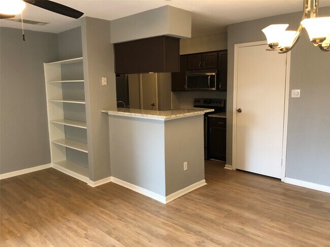 Foto del edificio - 10615 Briar Forest Dr
