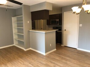 Building Photo - 10615 Briar Forest Dr