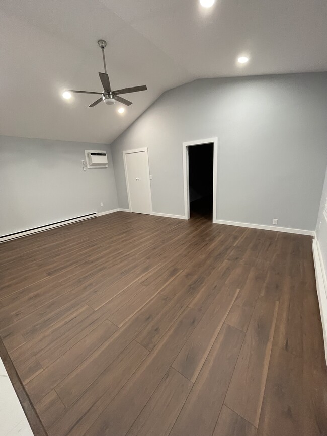 Foto del edificio - 66 Cedar Oaks Ave