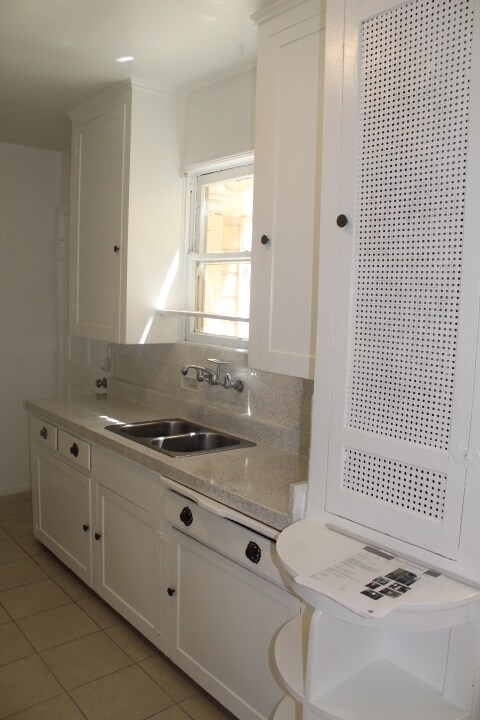 Foto del edificio - Spacious corner unit in Cortez Hills!