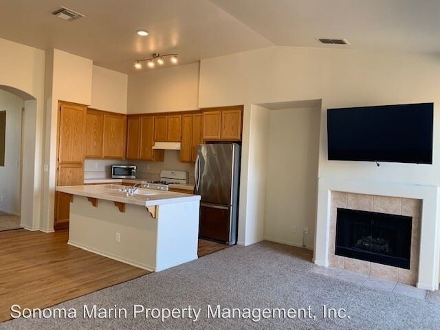 Foto principal - 3 br, 2 bath House - 295 Burt Street