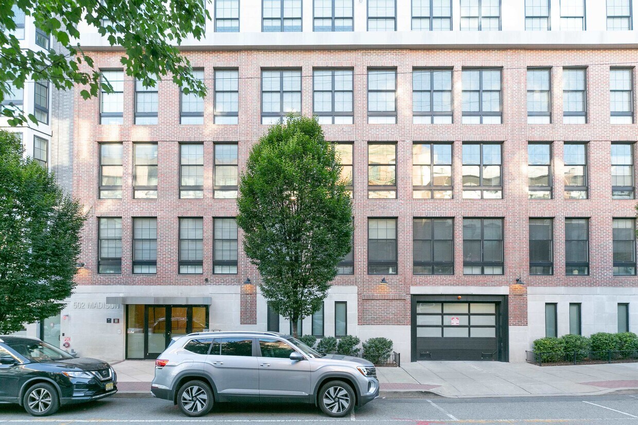Primary Photo - 502 Madison St