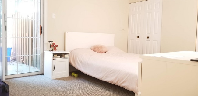 Building Photo - Convenient and Affordable N.Bethesda Condo