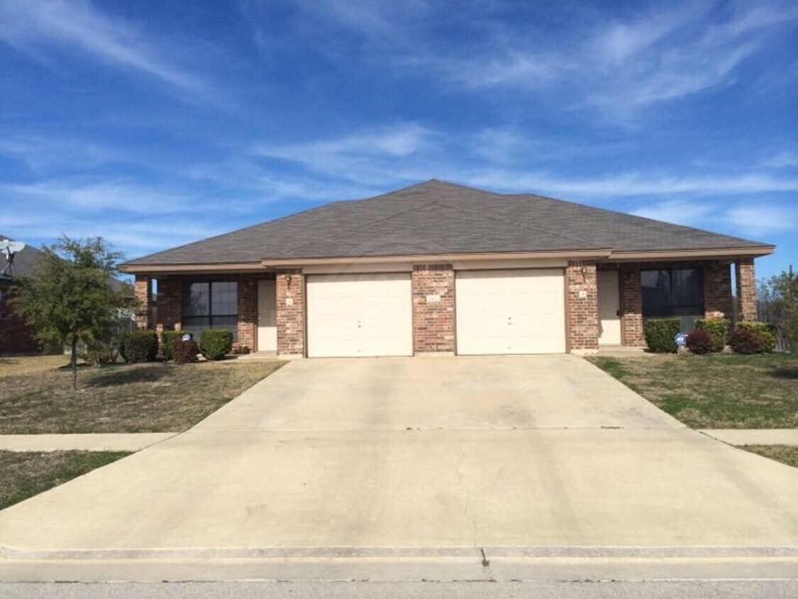 Primary Photo - 1107 Cinch Dr